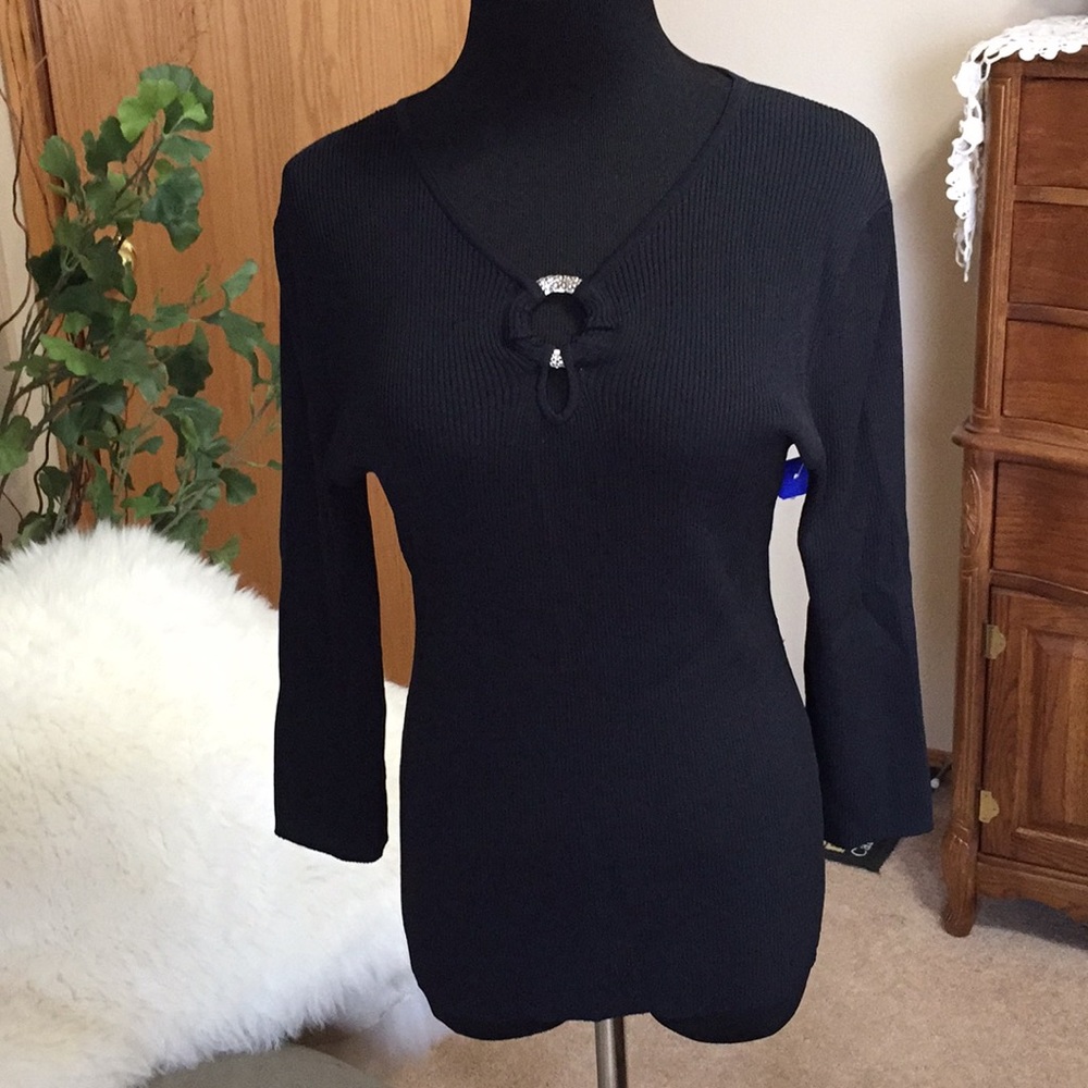 Stretch top with silver keyhole embellishment